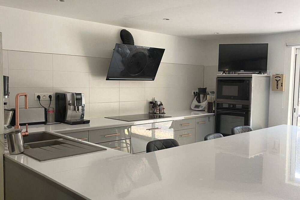 Photo of Kitchen in Blaincourt-les-Precy