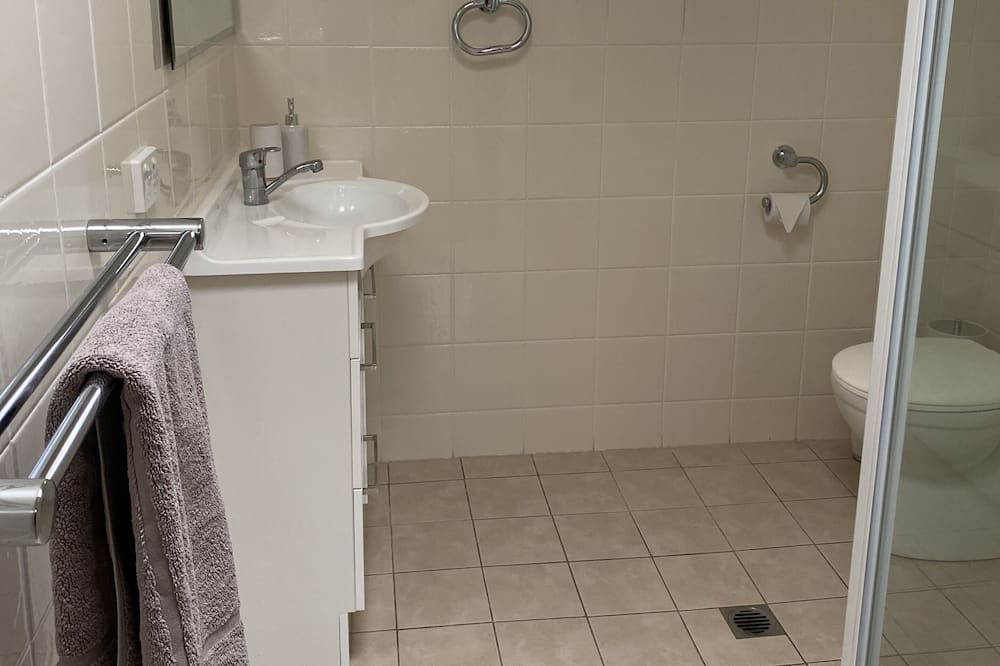 Photo of Bathroom in Narromine