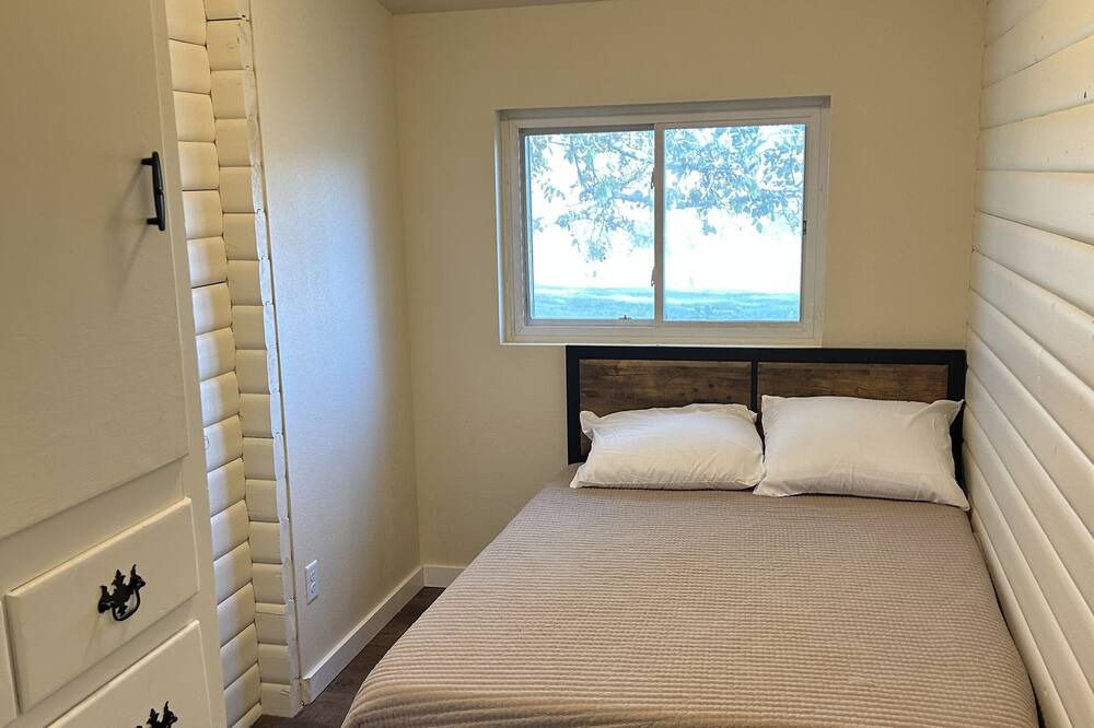Photo of Bedroom in Owyhee County