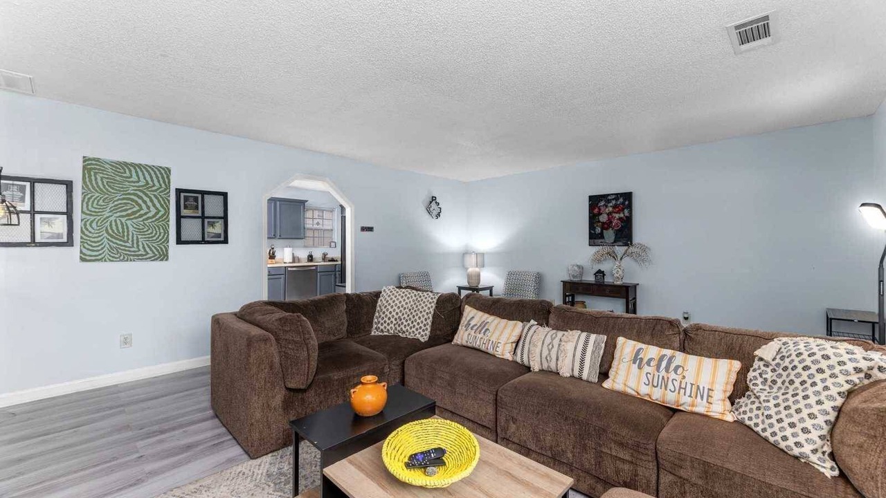 Photo of Livingroom in Scottdale