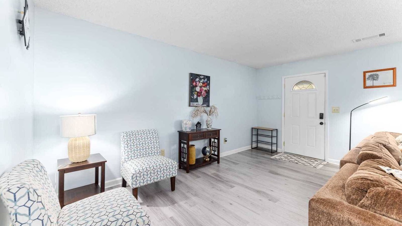 Photo of Livingroom in Scottdale