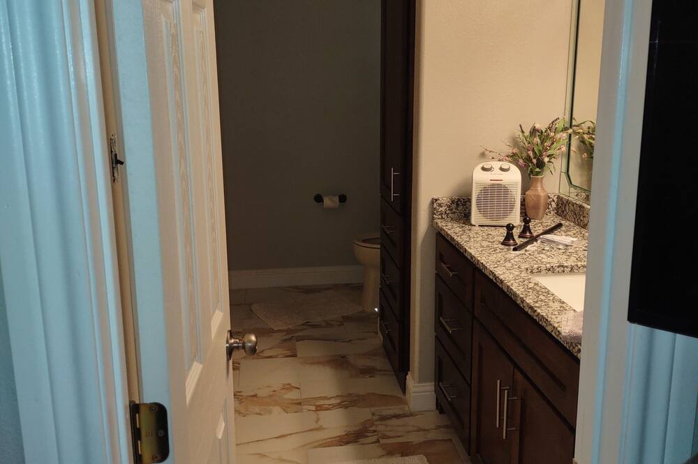 Photo of Bathroom in Linden