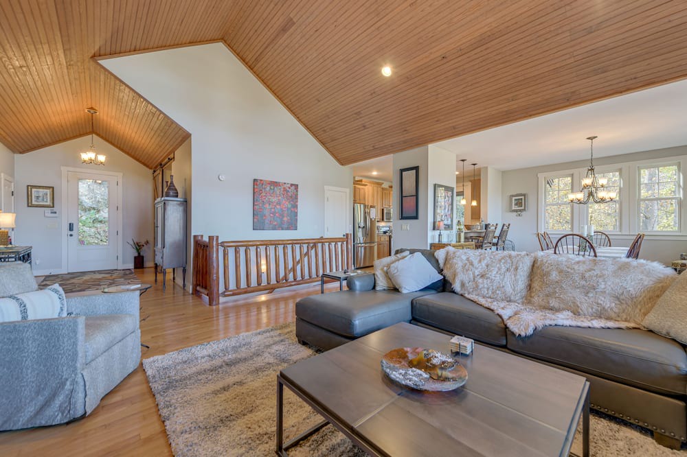 Photo of Livingroom in Bear Lake Reserve