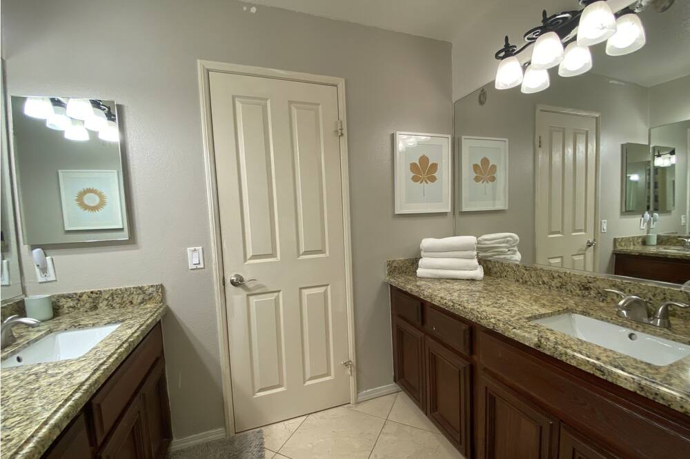 Photo of Bathroom in Fountain Valley