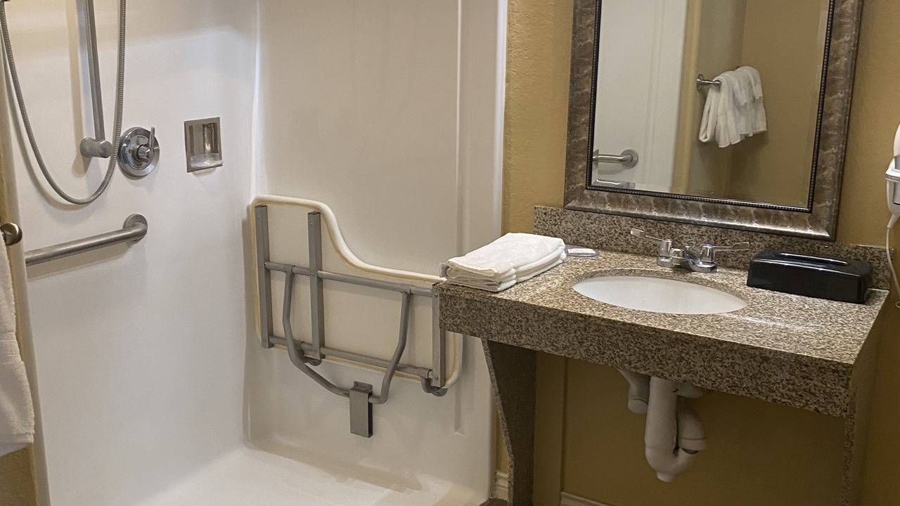 Photo of Bathroom in Yorktown