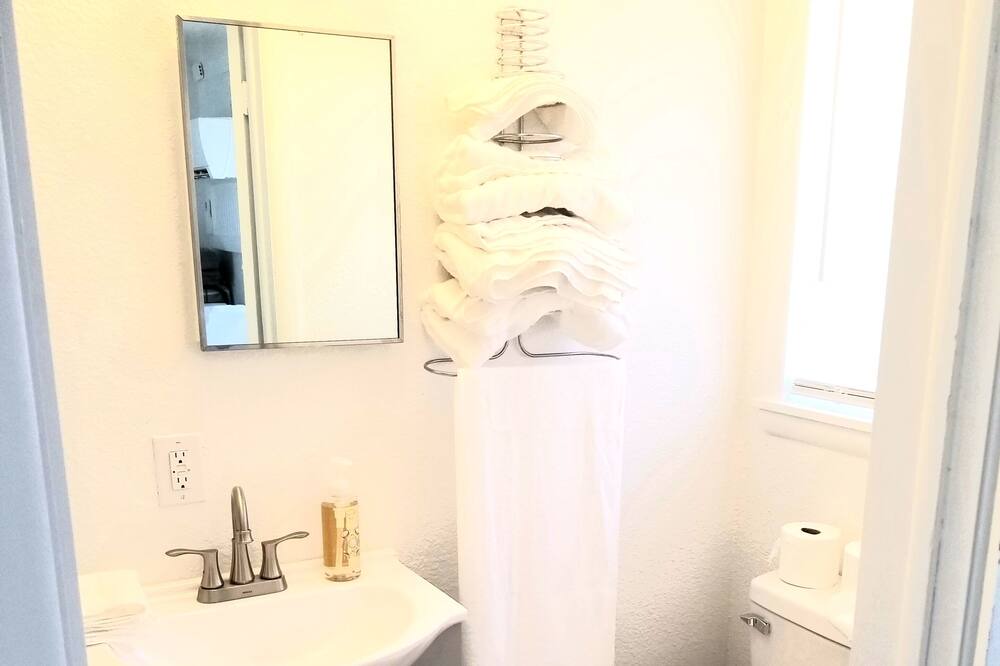 Photo of Bathroom in Lakeview