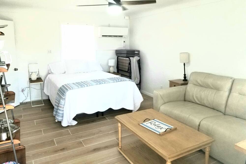 Photo of Bedroom in Lakeview