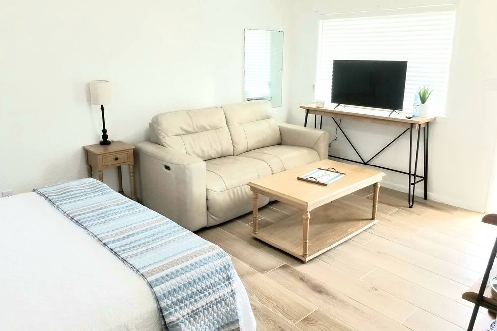 Photo of Bedroom in Lakeview