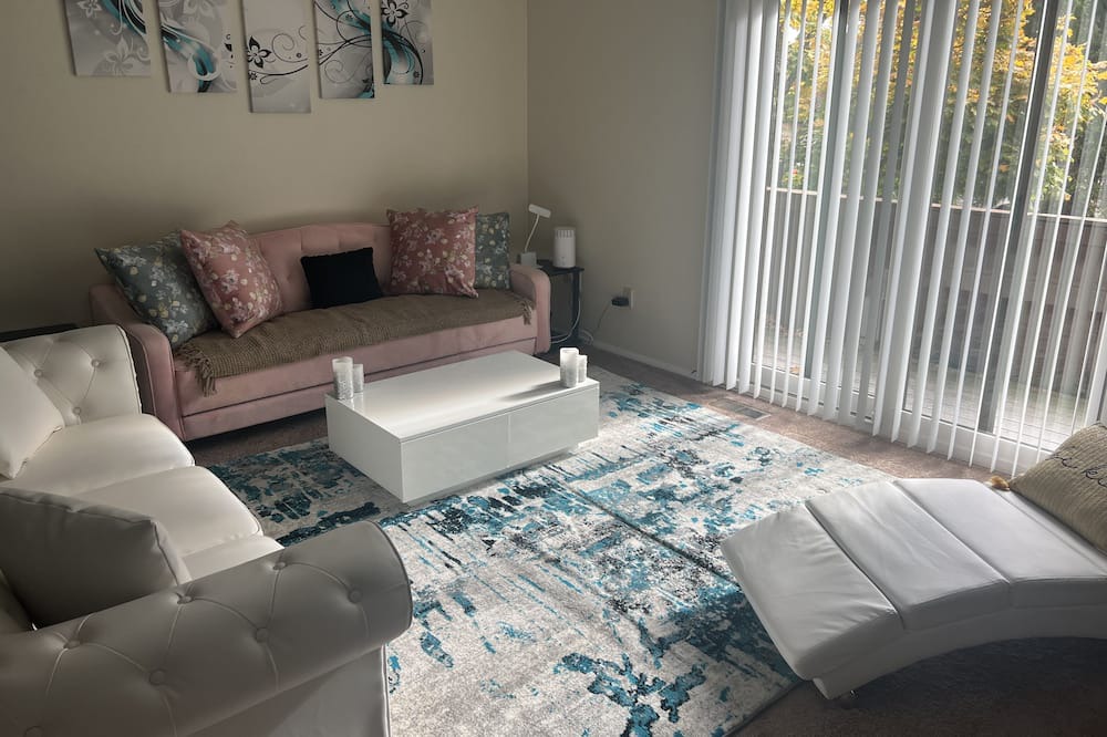 Photo of Livingroom in Monroeville