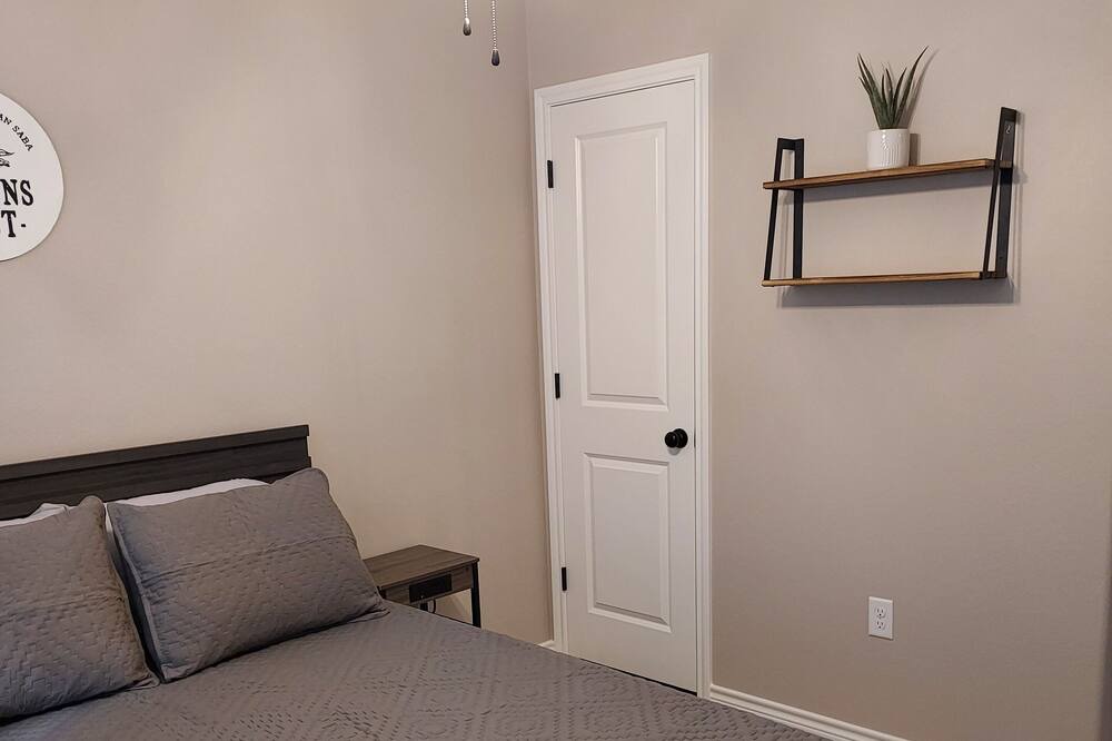 Photo of Bedroom in Lometa