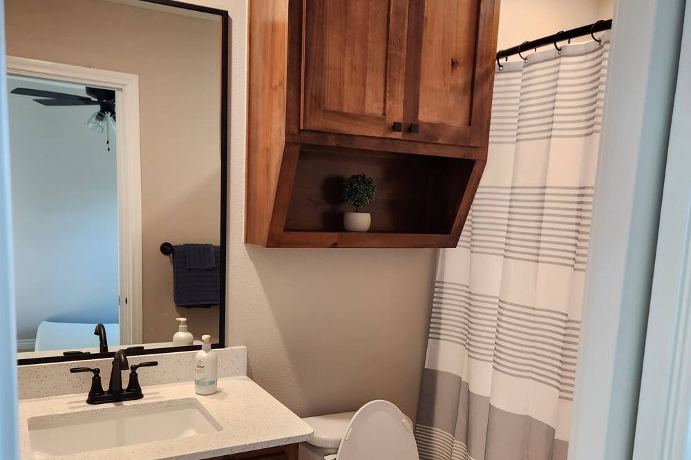 Photo of Bathroom in Lometa