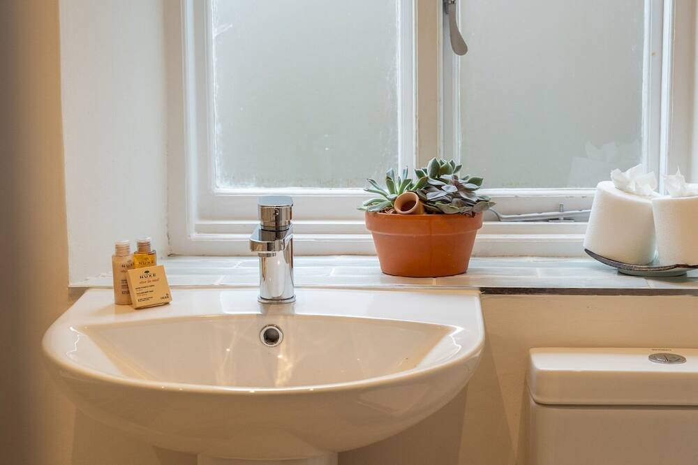 Photo of Bathroom in Hartwell