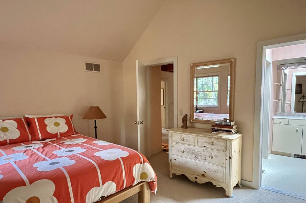 Photo of Bedroom in Canaan