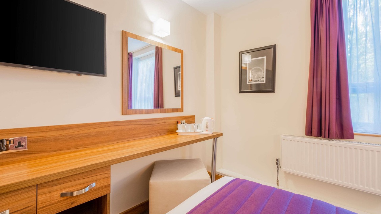 Photo of Bedroom in Frognal and Fitzjohns