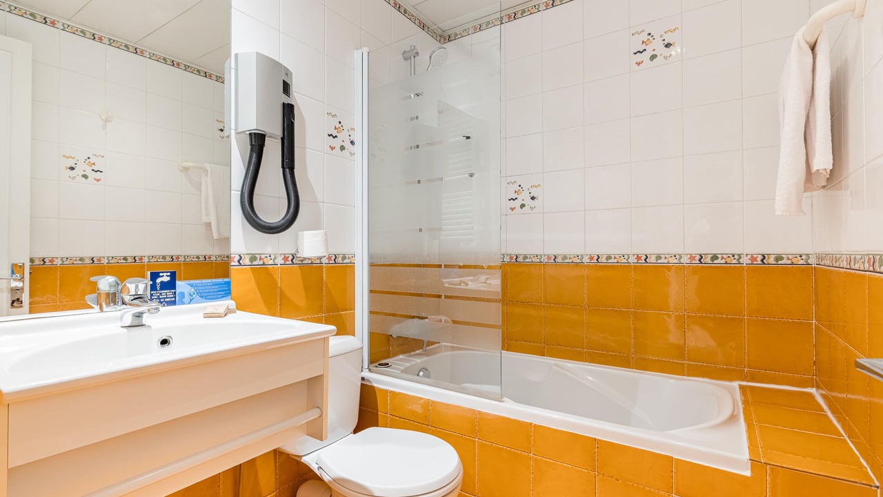 Photo of Bathroom in Carnot - Gailleton