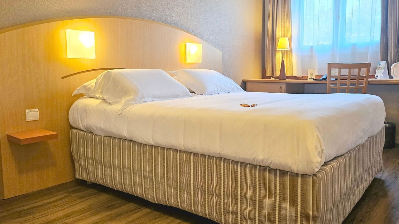 Photo of Bedroom in Antigone