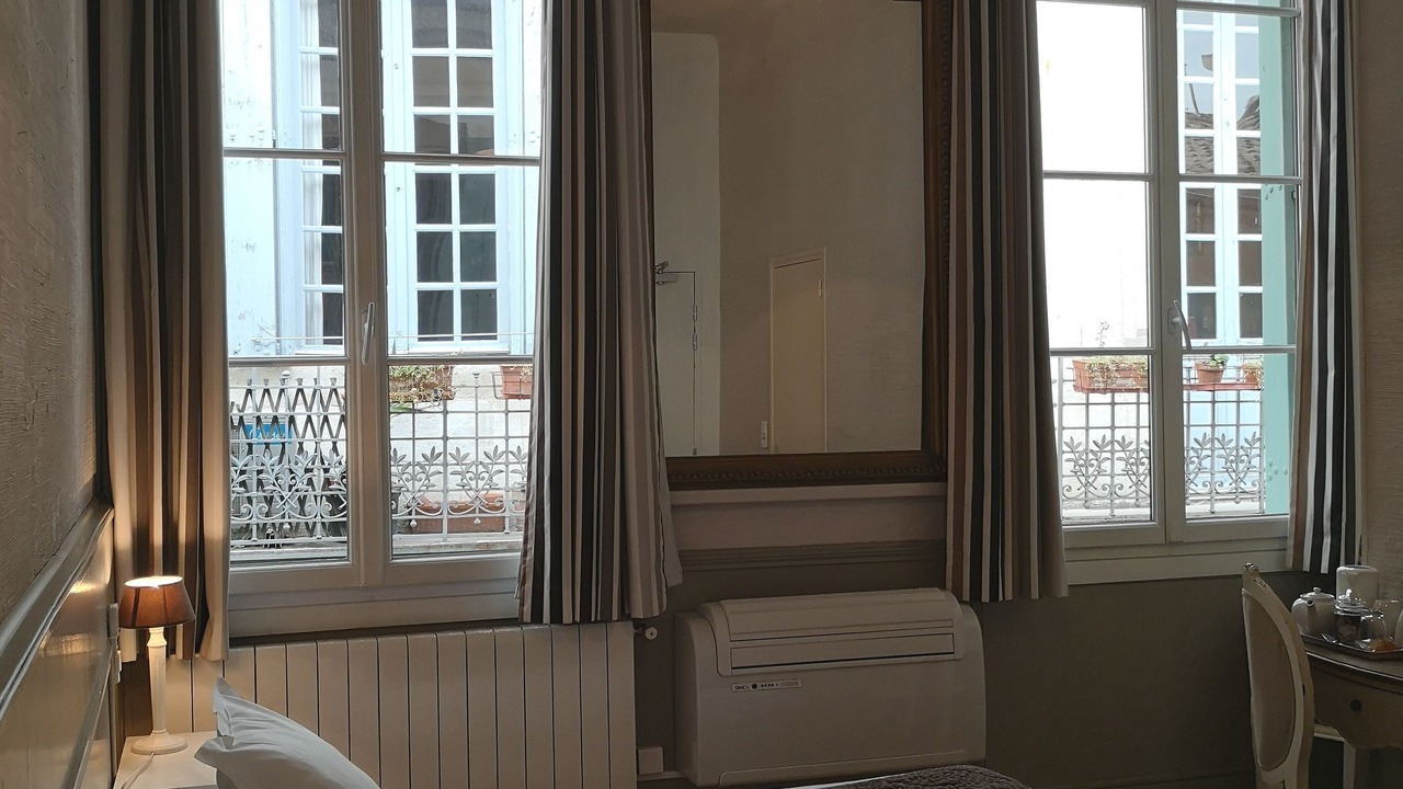 Photo of Bedroom in Nimes City Centre