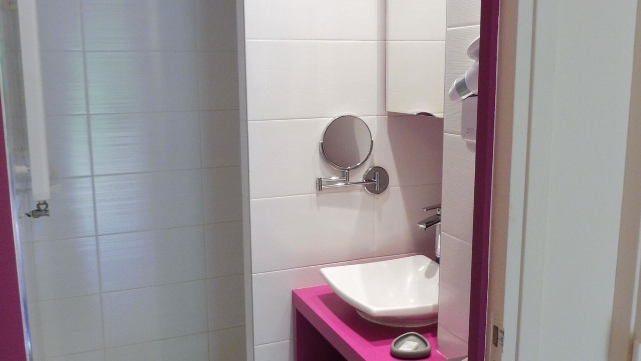 Photo of Bathroom in Limeray