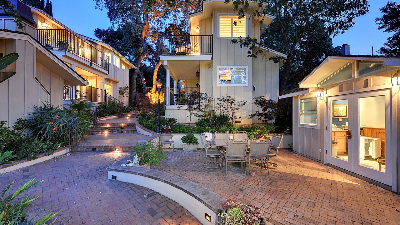 Photo of Patio Balcony in Saratoga