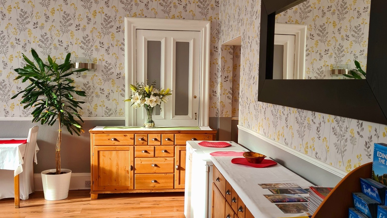 Photo of Livingroom in Newington