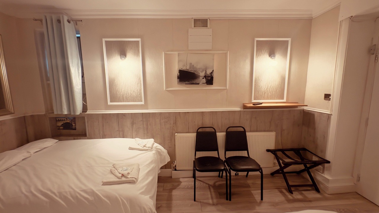 Photo of Bedroom in Earl's Court