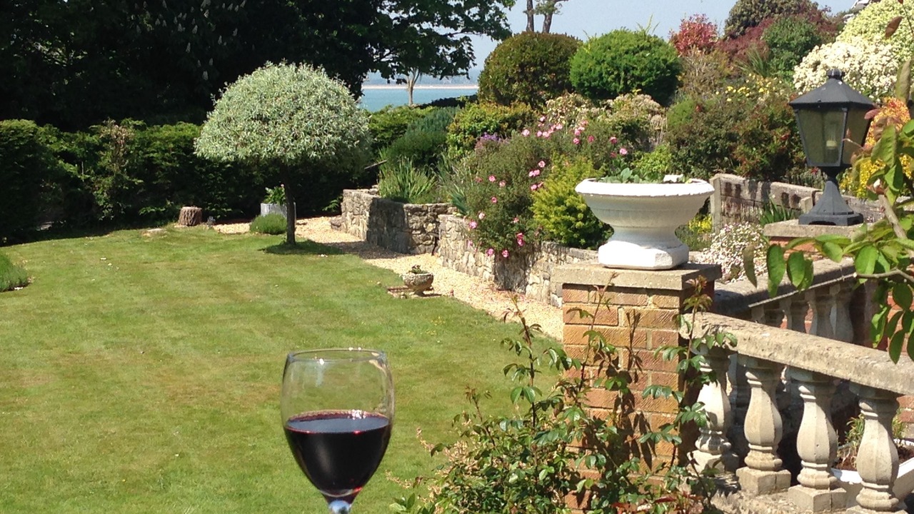 Photo of Patio Balcony in Totland Bay