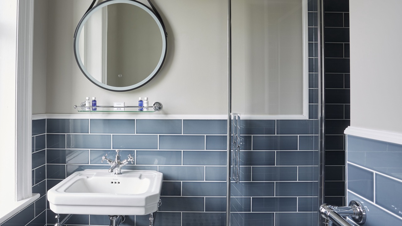 Photo of Bathroom in Totland Bay