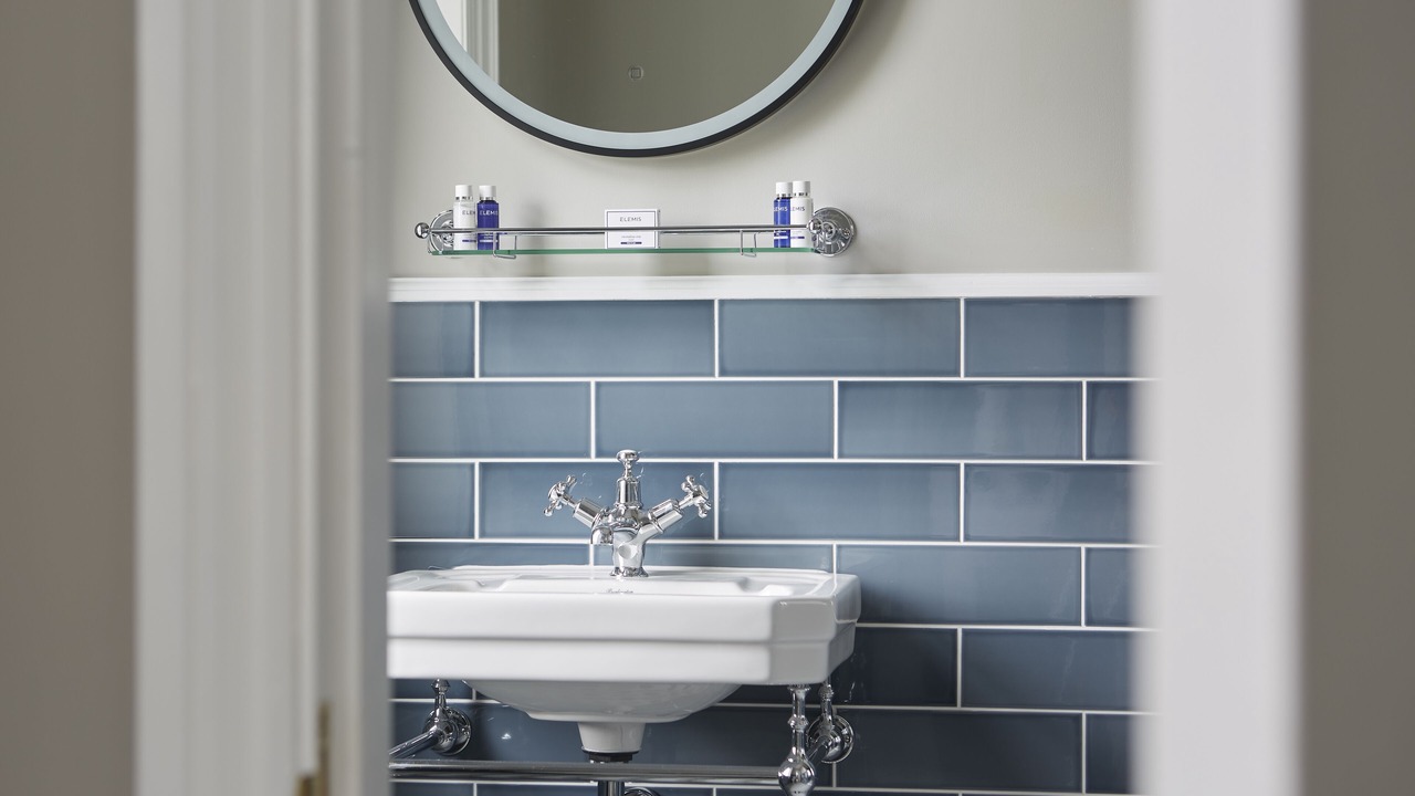 Photo of Bathroom in Totland Bay