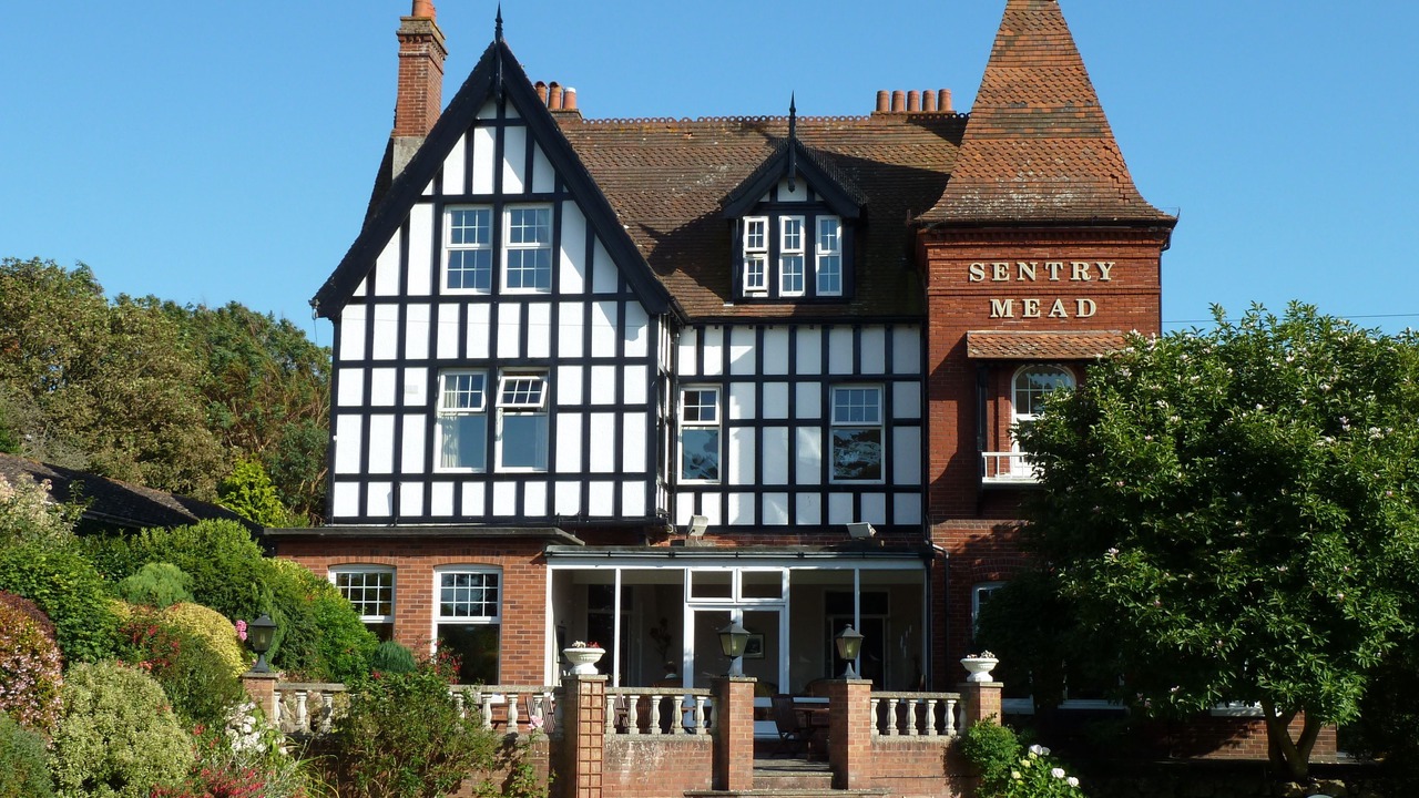 Photo of Buildings in Totland Bay