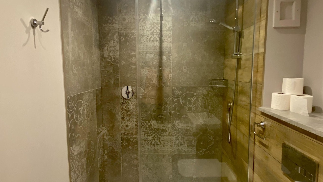 Photo of Others in Nostie