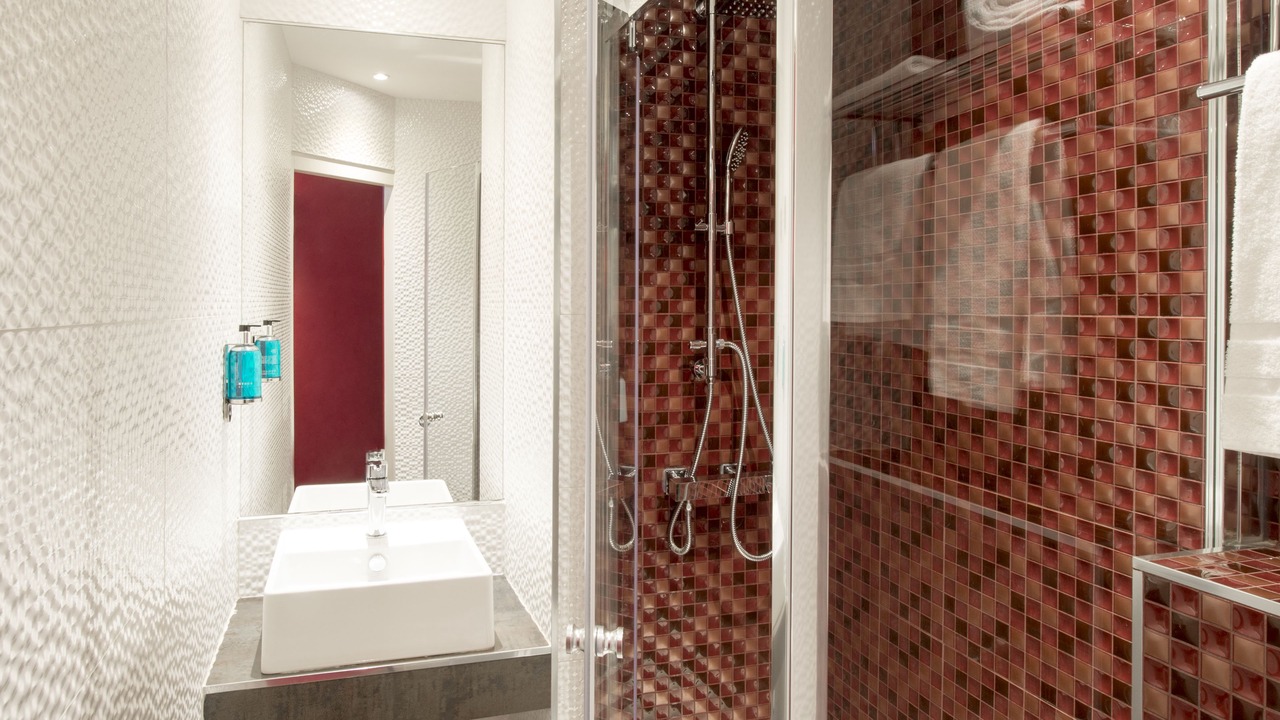 Photo of Bathroom in Carnot - Gailleton