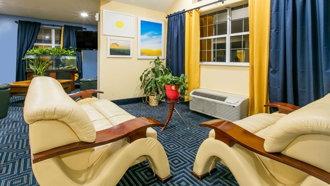 Photo of Livingroom in Pryor