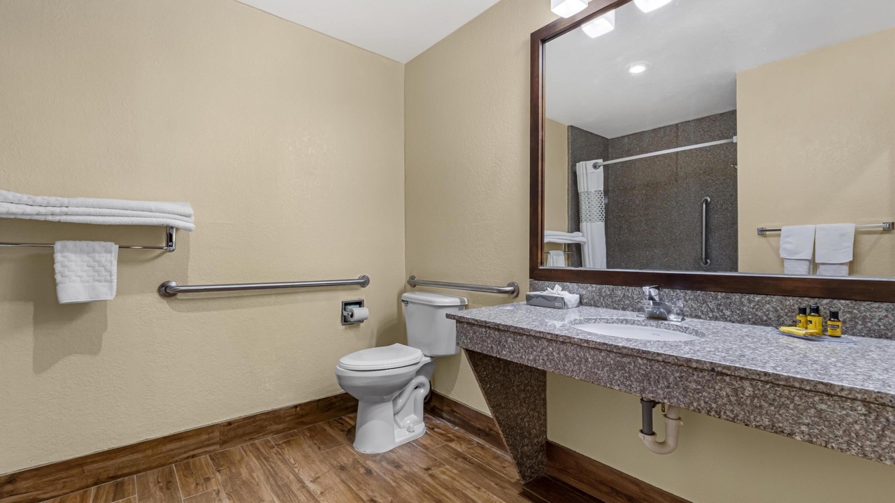 Photo of Bathroom in Shamrock