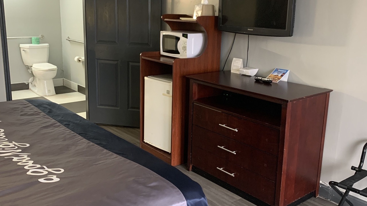 Photo of Bedroom in Locust Grove