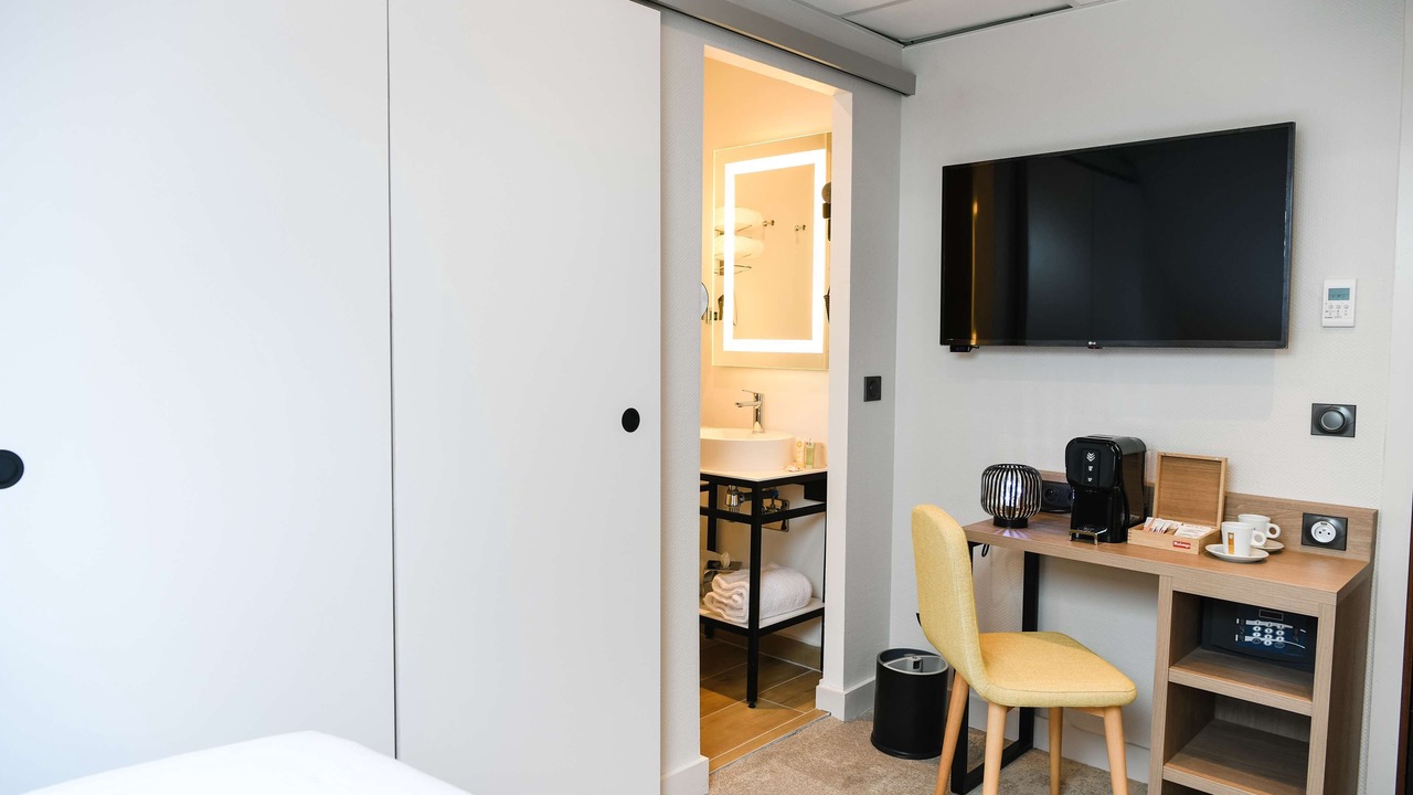 Photo of Bedroom in Anatole France Danton