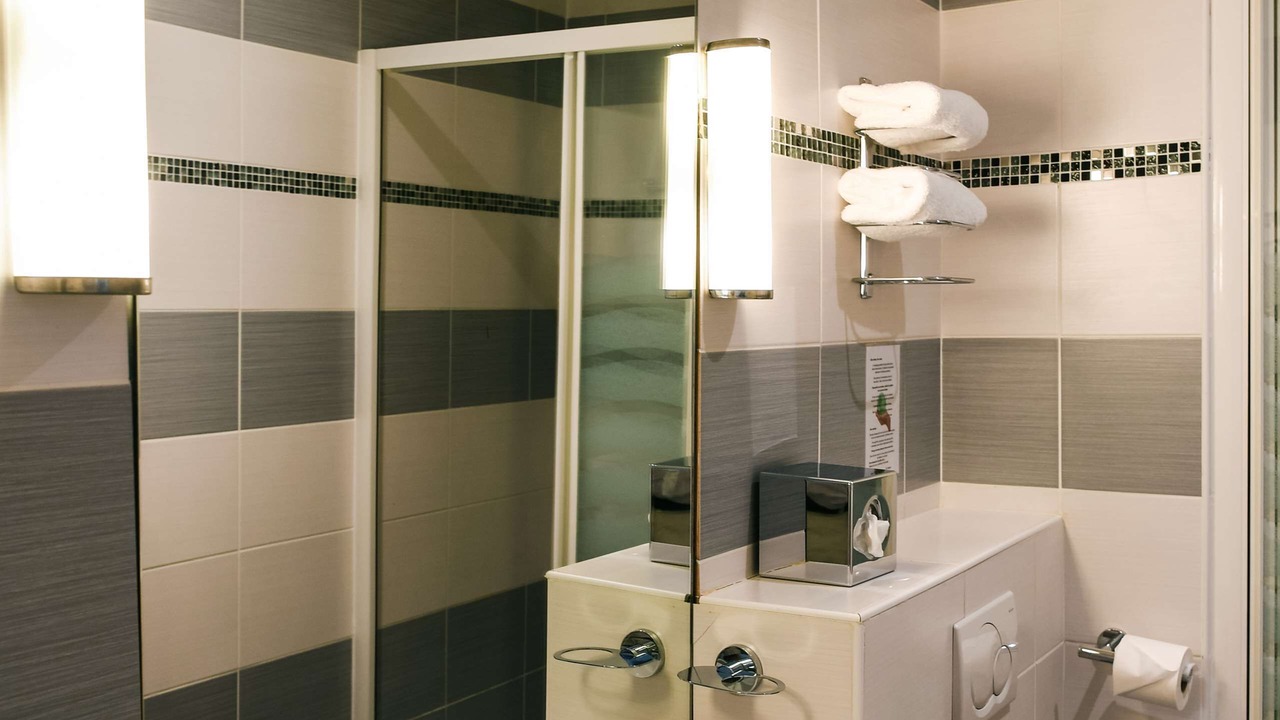 Photo of Others in Anatole France Danton