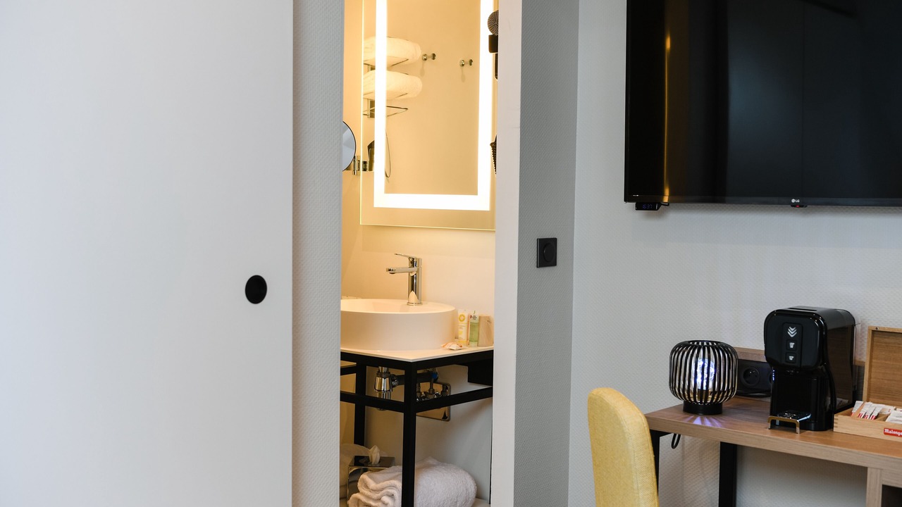 Photo of Bedroom in Anatole France Danton