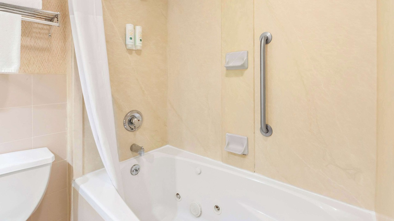 Photo of Bedroom in Edison