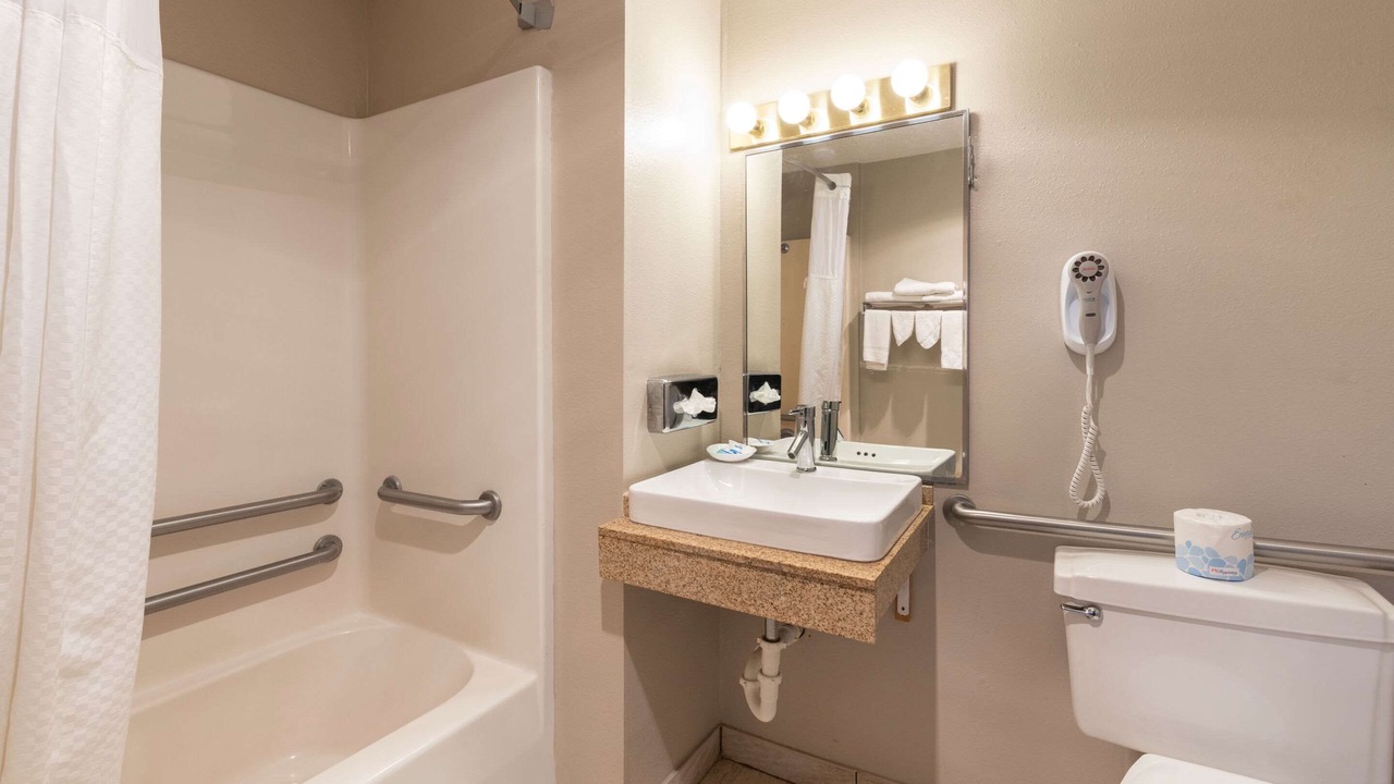 Photo of Bathroom in Red Oak