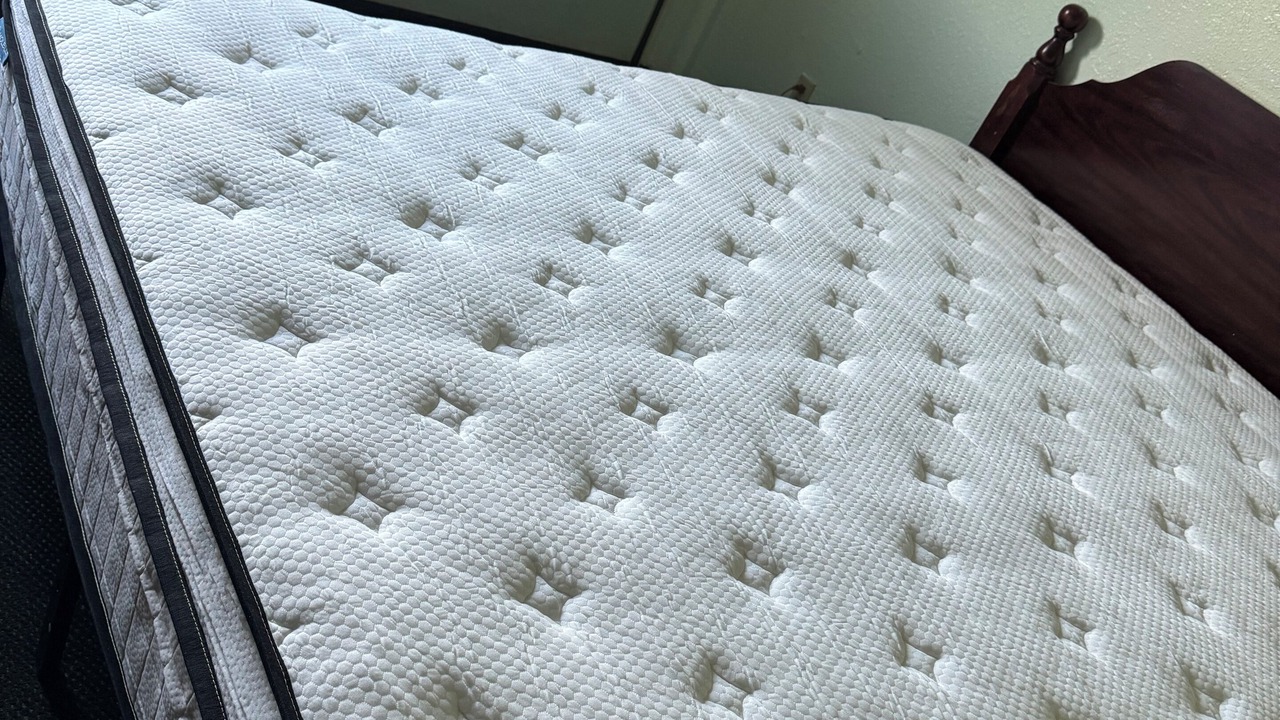 Photo of Bedroom in Peculiar