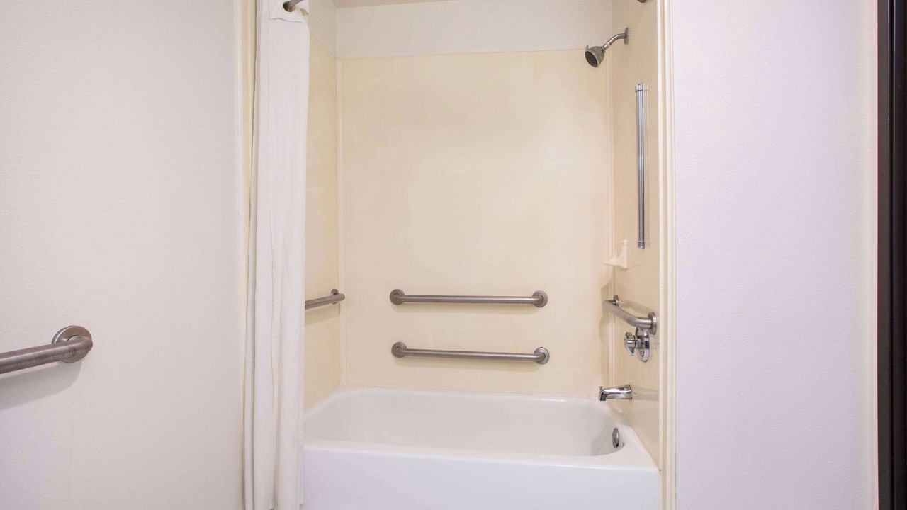 Photo of Bedroom in Garland