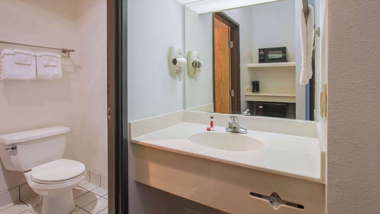 Photo of Bedroom in Garland
