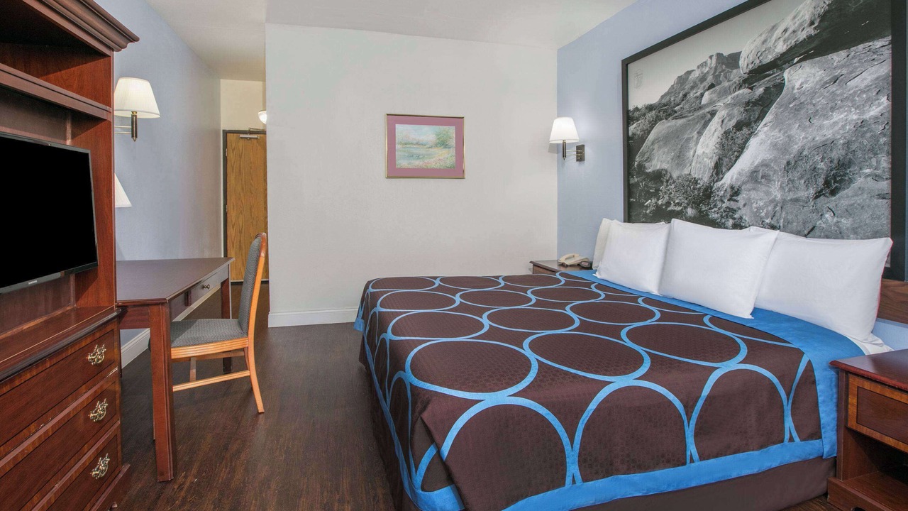 Photo of Bedroom in Garland
