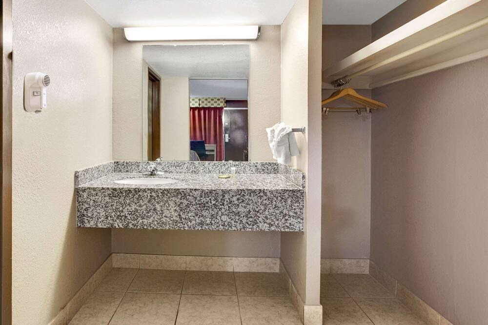 Photo of Bathroom in Norman
