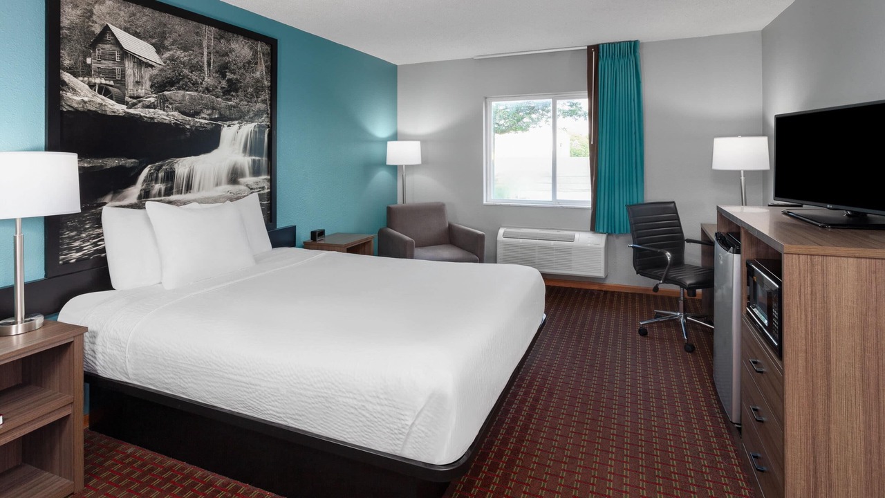 Photo of Bedroom in McHenry