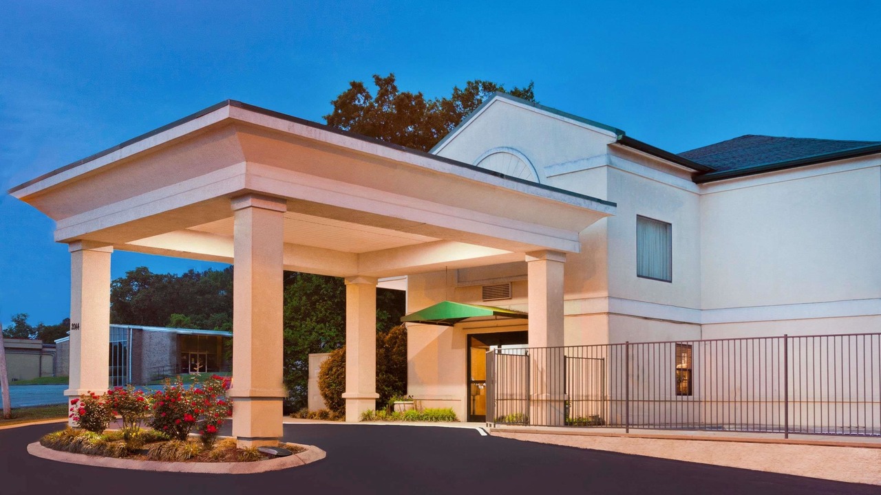 Photo of Buildings in Fort Oglethorpe