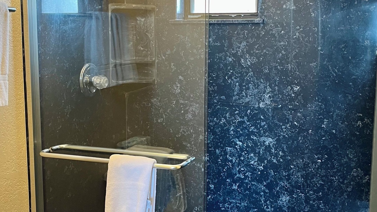 Photo of Bedroom in Rogers Seabreeze