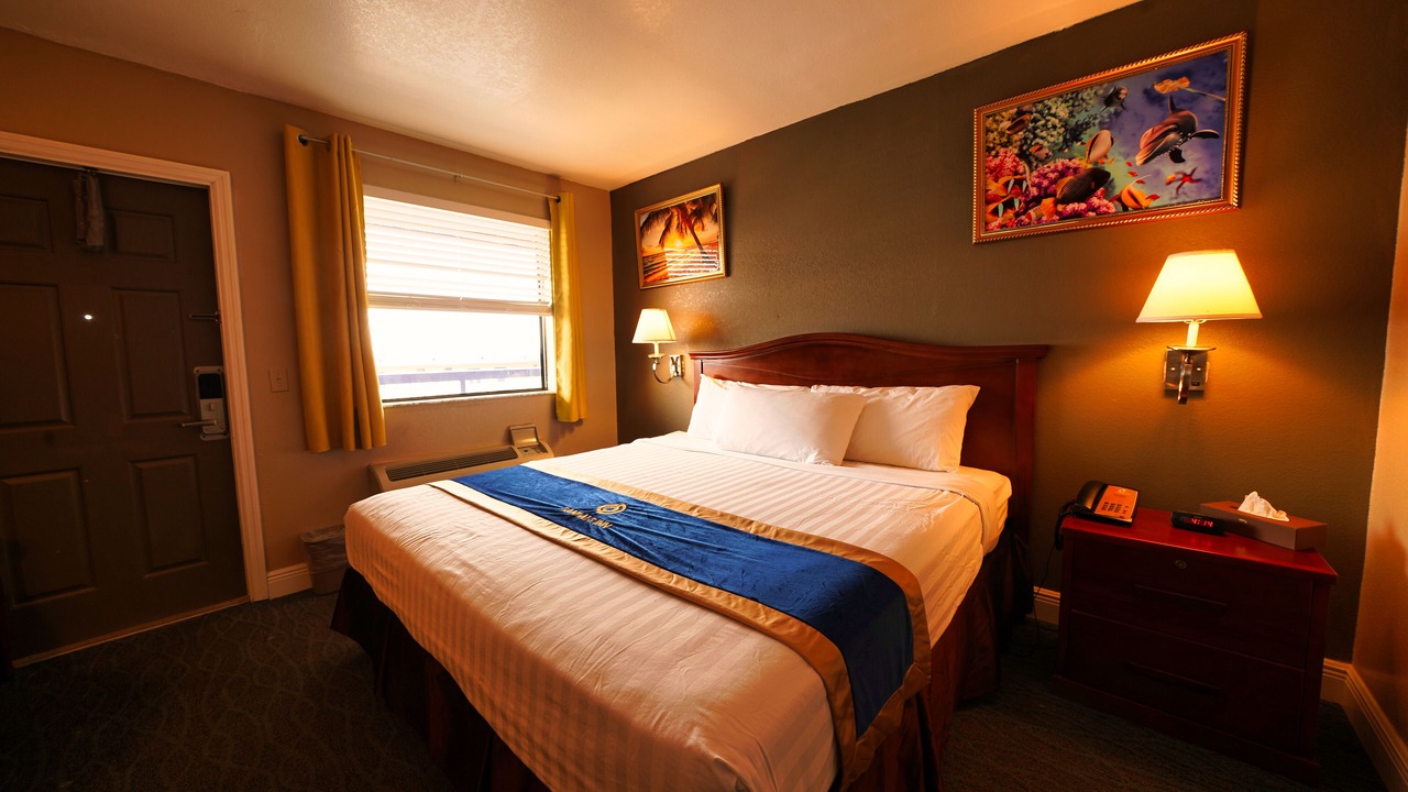 Photo of Bedroom in Rogers Seabreeze