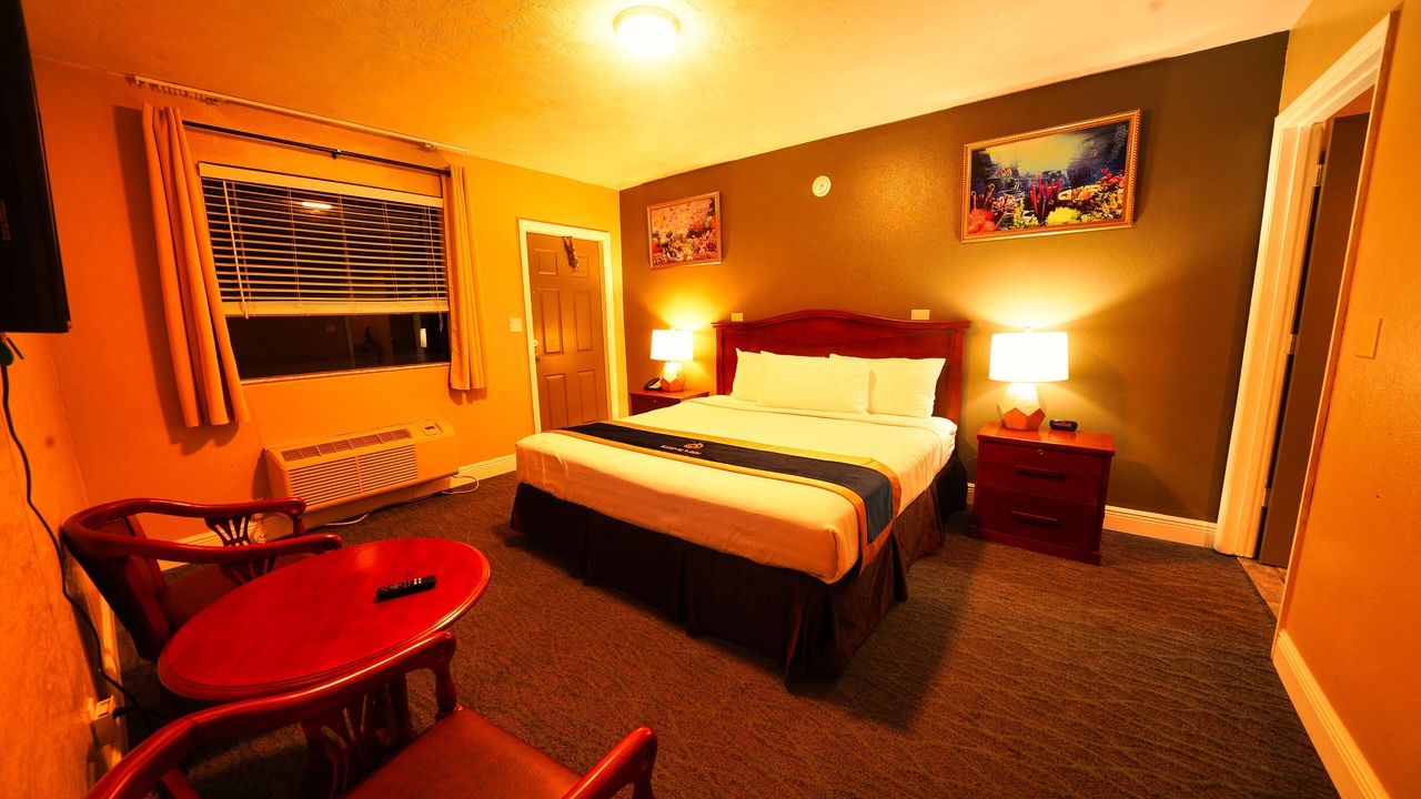 Photo of Bedroom in Rogers Seabreeze