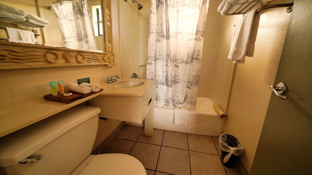 Photo of Bathroom in Rogers Seabreeze